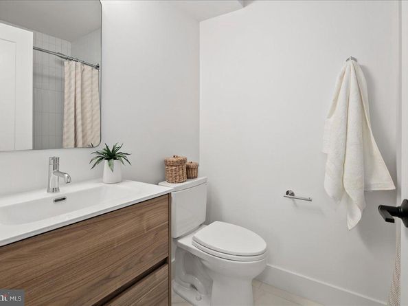 915 N Irving Street, Arlington VA 22201