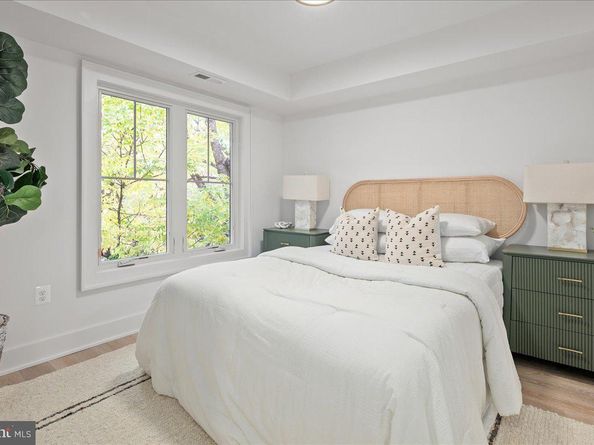 915 N Irving Street, Arlington VA 22201