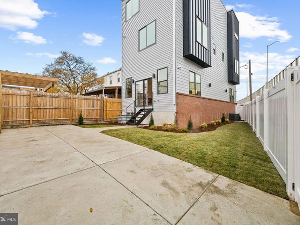 513 Salmon Street, Philadelphia PA 19125