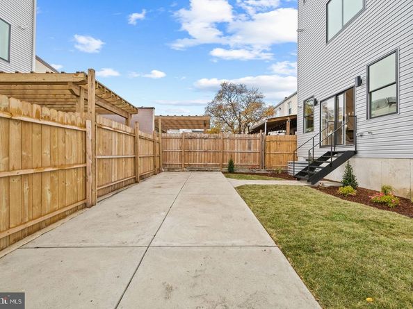 513 Salmon Street, Philadelphia PA 19125