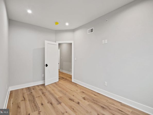 513 Salmon Street, Philadelphia PA 19125