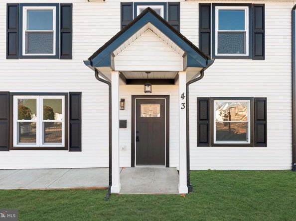 43 Petunia Road, Levittown PA 19056