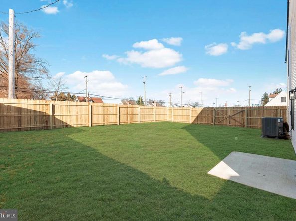 43 Petunia Road, Levittown PA 19056