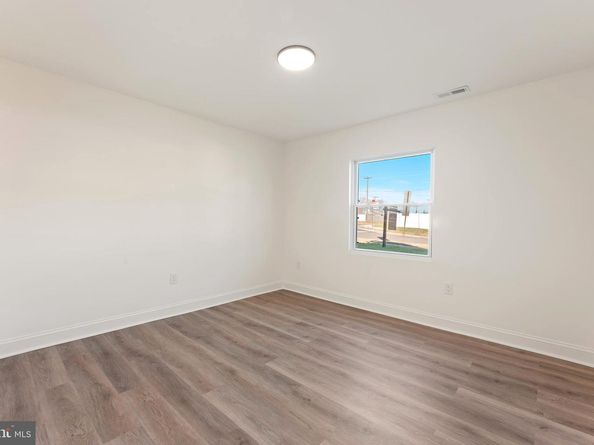 43 Petunia Road, Levittown PA 19056