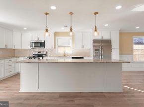 43 Petunia Road, Levittown PA 19056