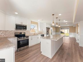 43 Petunia Road, Levittown PA 19056