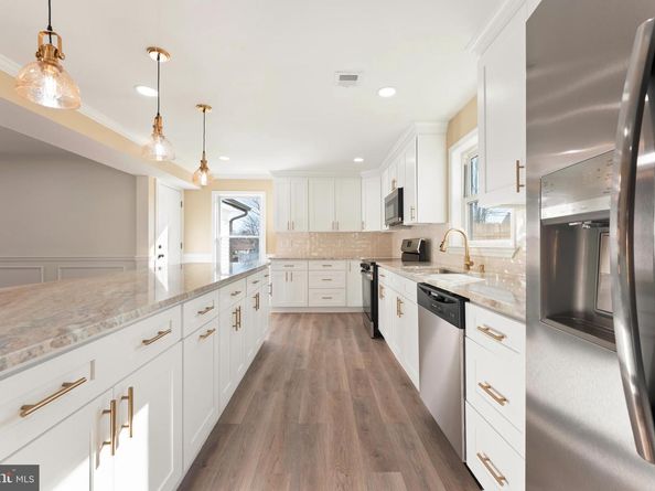 43 Petunia Road, Levittown PA 19056