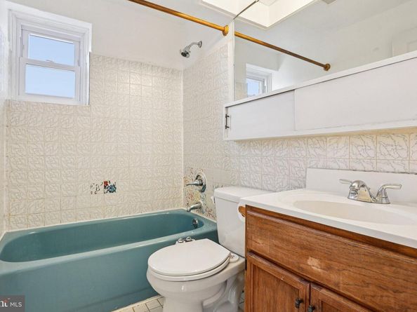 520 Overlook Road, Philadelphia PA 19128