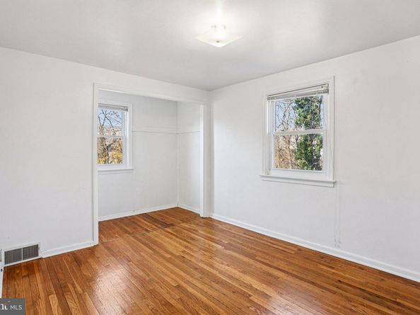 520 Overlook Road, Philadelphia PA 19128