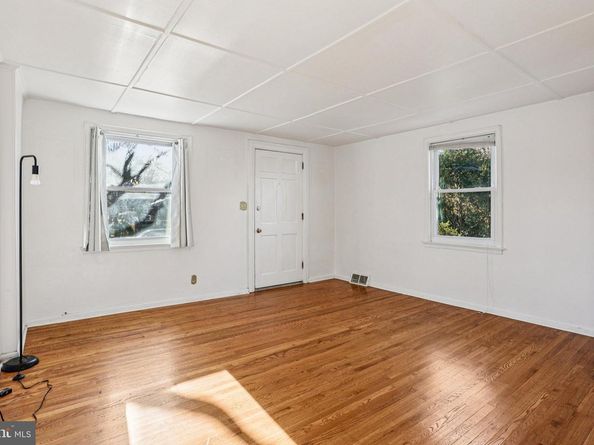 520 Overlook Road, Philadelphia PA 19128