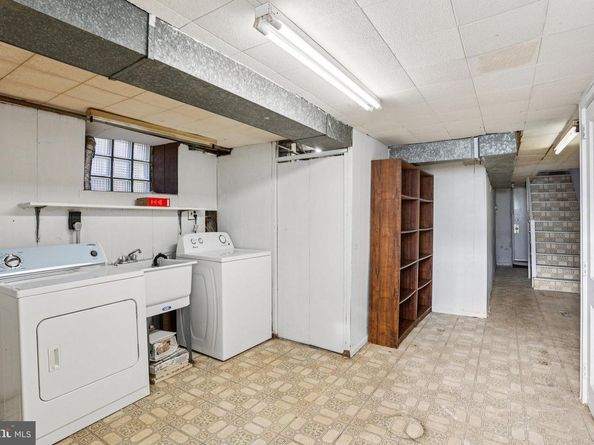 520 Overlook Road, Philadelphia PA 19128