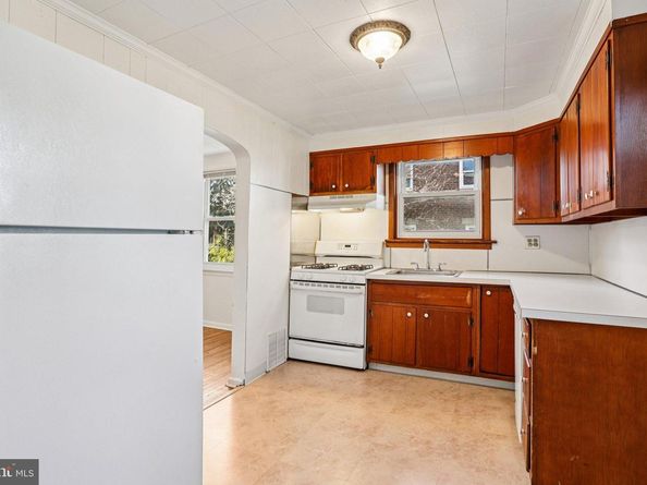 520 Overlook Road, Philadelphia PA 19128