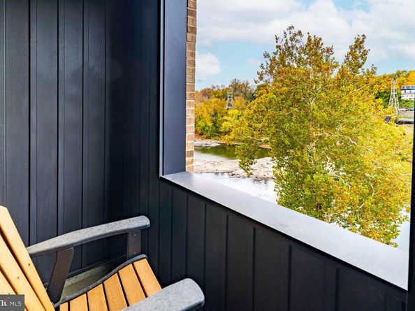 4586 Riverside Way, Philadelphia PA 19127