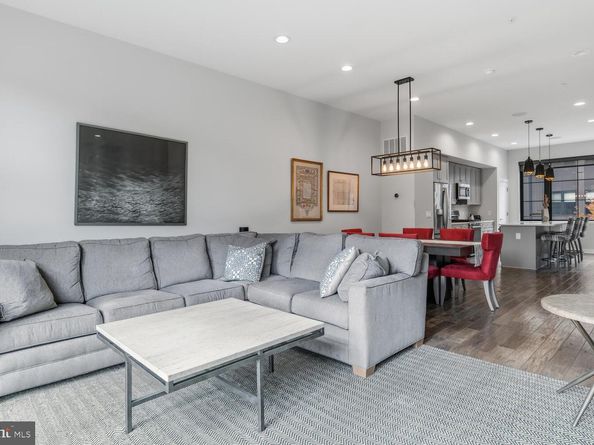 4586 Riverside Way, Philadelphia PA 19127