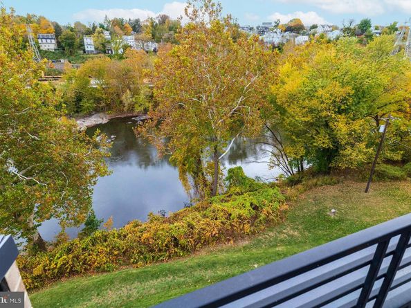 4586 Riverside Way, Philadelphia PA 19127