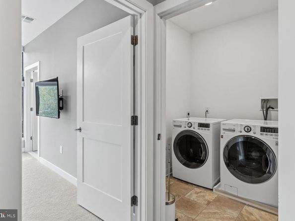 4586 Riverside Way, Philadelphia PA 19127