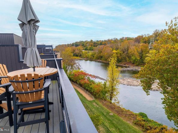 4586 Riverside Way, Philadelphia PA 19127