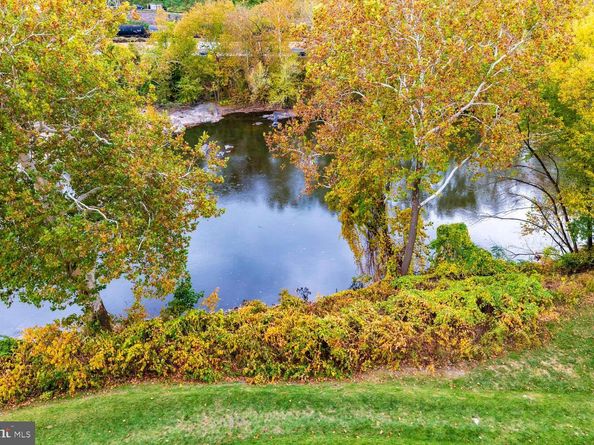 4586 Riverside Way, Philadelphia PA 19127