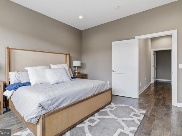 4586 Riverside Way, Philadelphia PA 19127