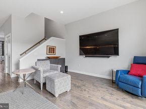 4586 Riverside Way, Philadelphia PA 19127