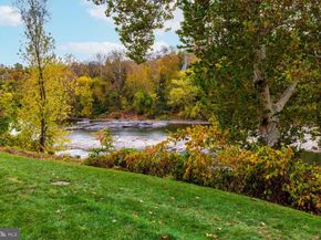 4586 Riverside Way, Philadelphia PA 19127