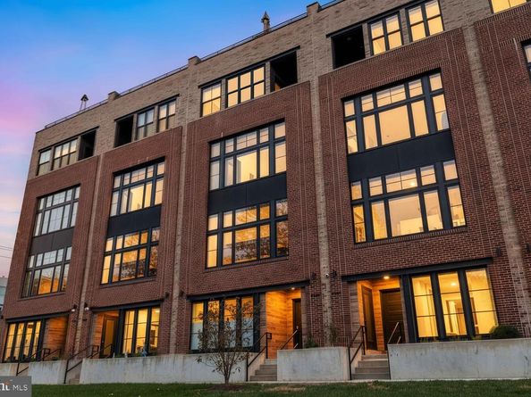 4586 Riverside Way, Philadelphia PA 19127