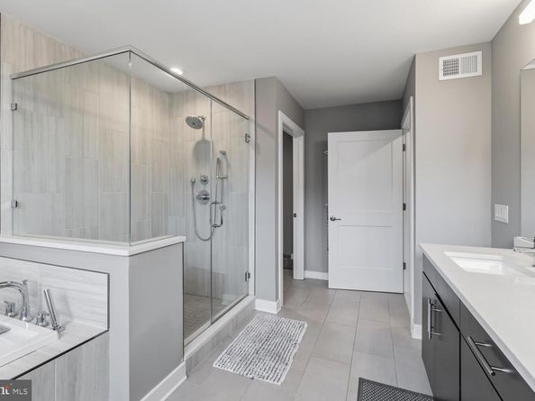 4586 Riverside Way, Philadelphia PA 19127