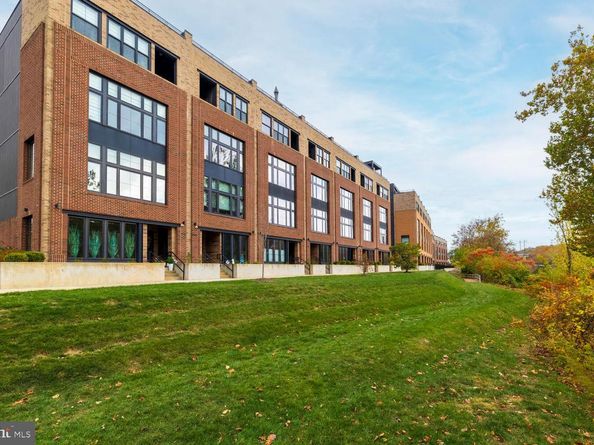 4586 Riverside Way, Philadelphia PA 19127