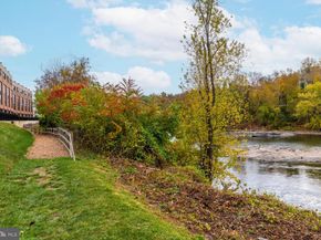 4586 Riverside Way, Philadelphia PA 19127