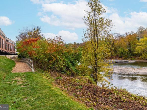 4586 Riverside Way, Philadelphia PA 19127