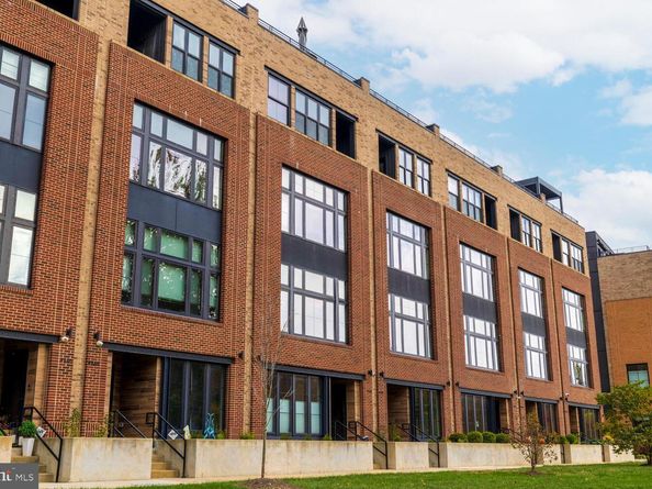 4586 Riverside Way, Philadelphia PA 19127