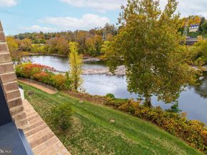 4586 Riverside Way, Philadelphia PA 19127