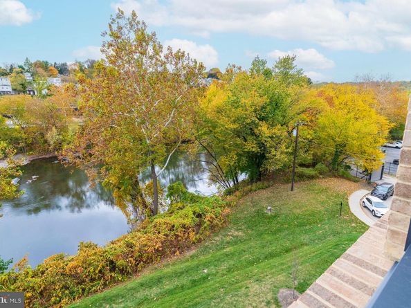 4586 Riverside Way, Philadelphia PA 19127