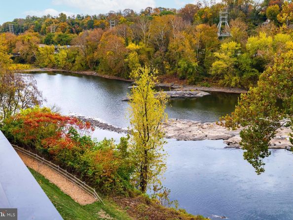 4586 Riverside Way, Philadelphia PA 19127