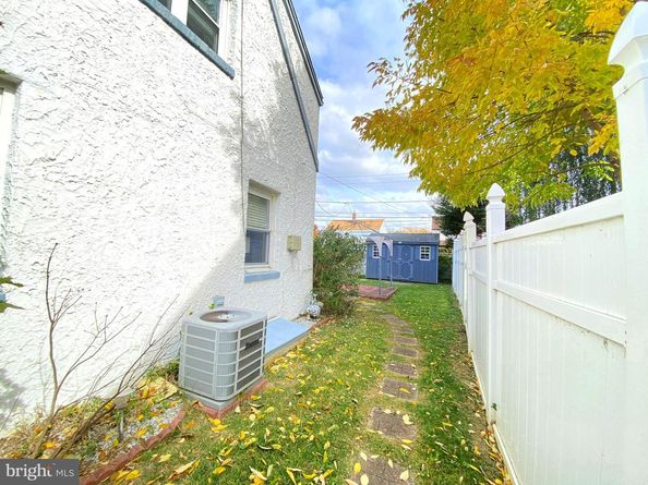 880 Quaint Street, Secane PA 19018