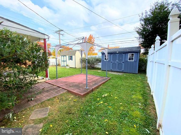 880 Quaint Street, Secane PA 19018