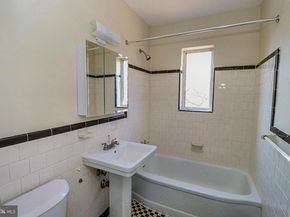 2020 S Pollard Street, Arlington VA 22204