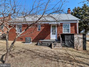 2020 S Pollard Street, Arlington VA 22204