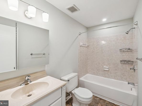 3437 Summit Court NE 3437, Washington DC 20018