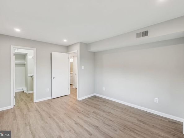 3437 Summit Court NE 3437, Washington DC 20018