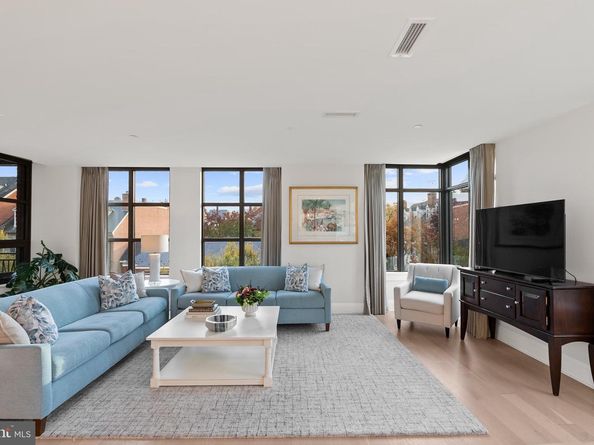 22 Bakers Walk 306, Alexandria VA 22314