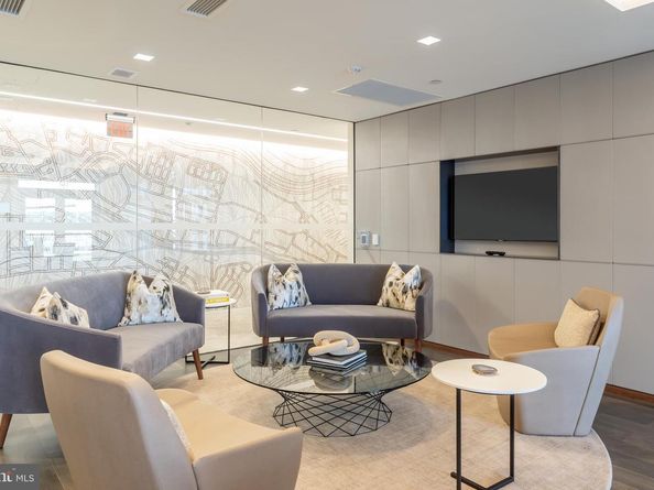 22 Bakers Walk 306, Alexandria VA 22314