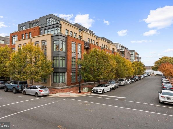 22 Bakers Walk 306, Alexandria VA 22314