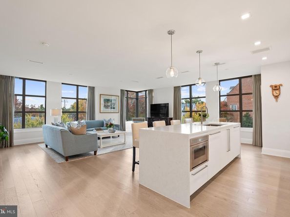 22 Bakers Walk 306, Alexandria VA 22314