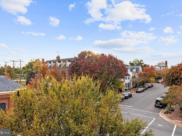 22 Bakers Walk 306, Alexandria VA 22314