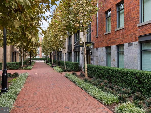 22 Bakers Walk 306, Alexandria VA 22314