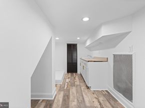 345 Roseberry Street, Philadelphia PA 19148