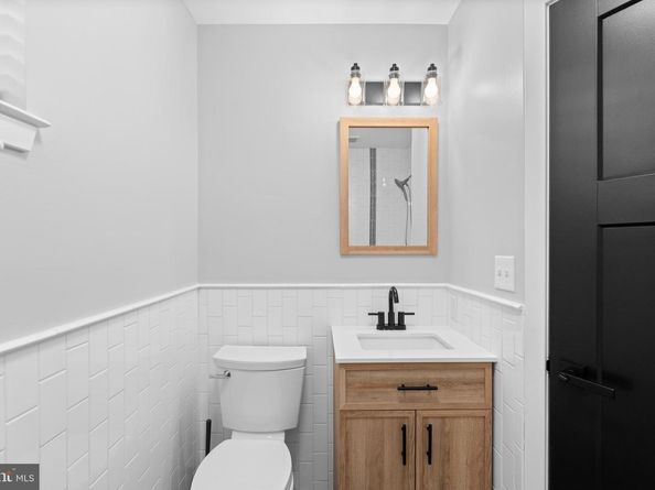 345 Roseberry Street, Philadelphia PA 19148