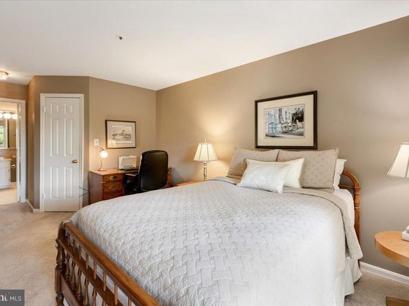 244 S Reynolds Street 403, Alexandria VA 22304