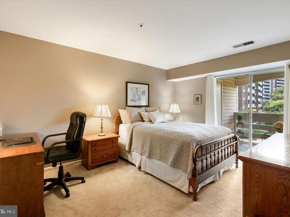 244 S Reynolds Street 403, Alexandria VA 22304